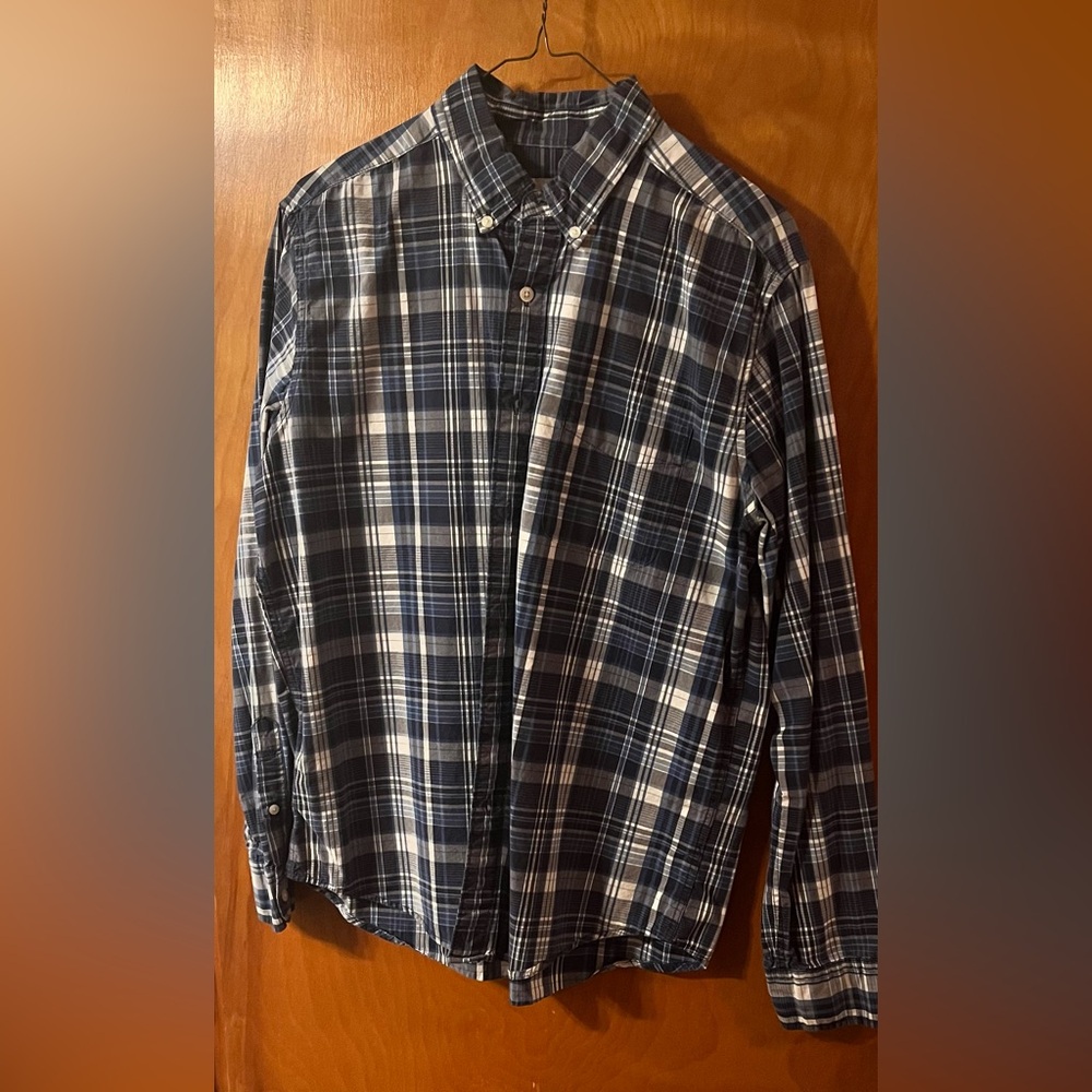 American Eagle long sleeve blue plaid button down shirt (Medium)